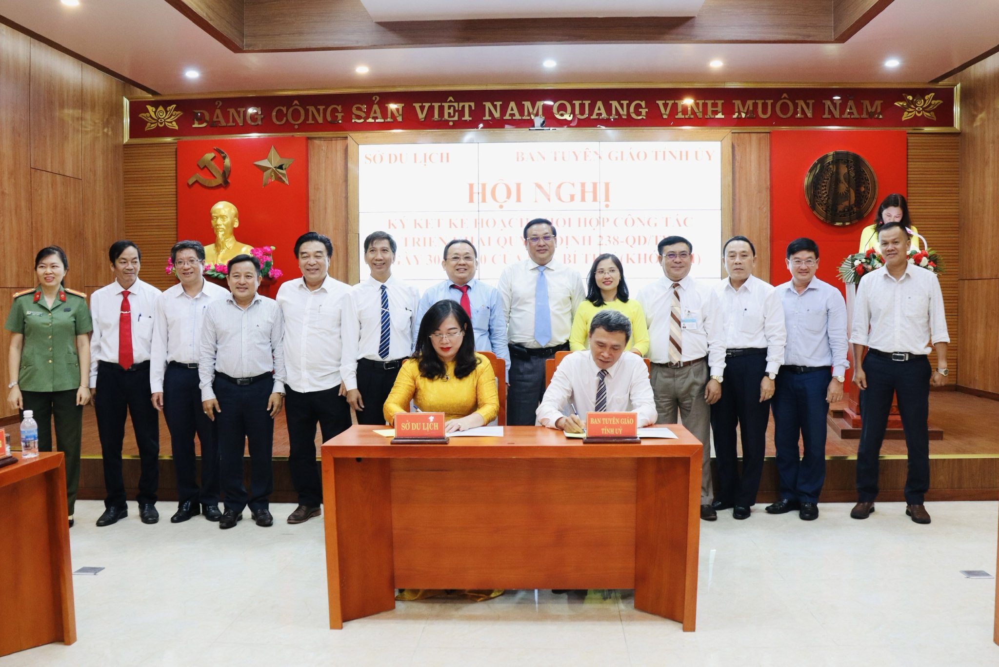 Ban Tuyên giáo Tỉnh uỷ và Sở Du lịch ký kết Kế hoạch phối hợp công tác